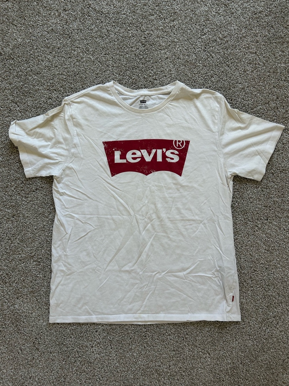 levi’s crew tee